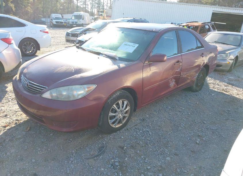 Photo 2 of 2005 Toyota Camry LE (VIN 4T1BE32K55U425882)