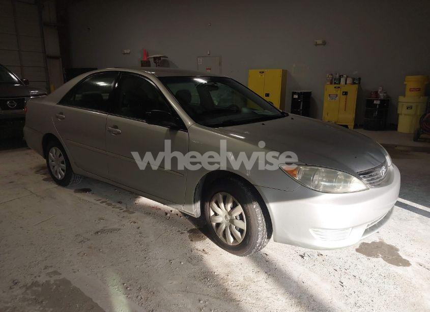 2005 Toyota Camry STD (VIN 4T1BE32K55U435327) main photo