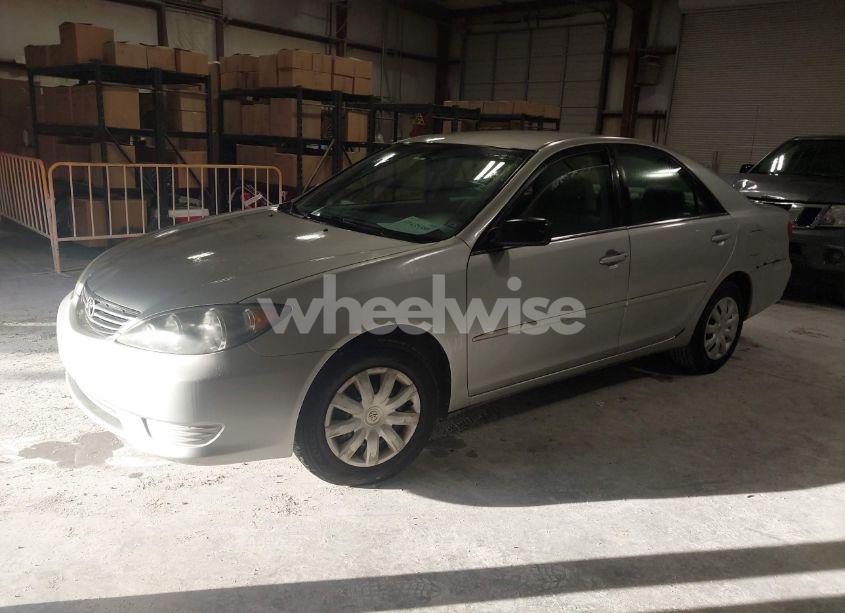 Photo 2 of 2005 Toyota Camry STD (VIN 4T1BE32K55U435327)
