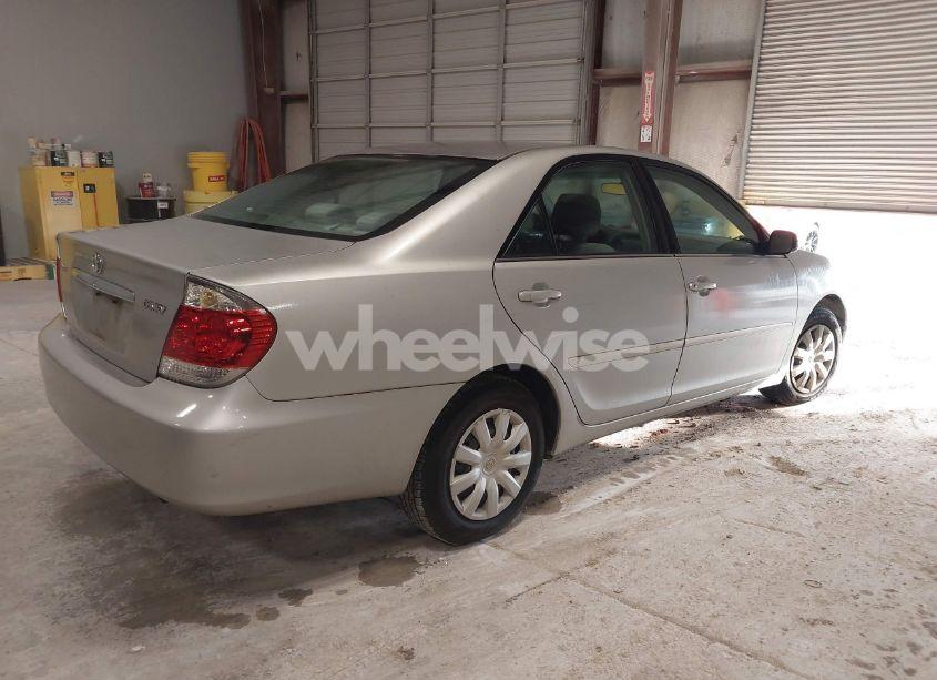 Photo 4 of 2005 Toyota Camry STD (VIN 4T1BE32K55U435327)