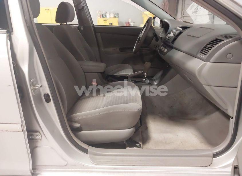 Photo 5 of 2005 Toyota Camry STD (VIN 4T1BE32K55U435327)