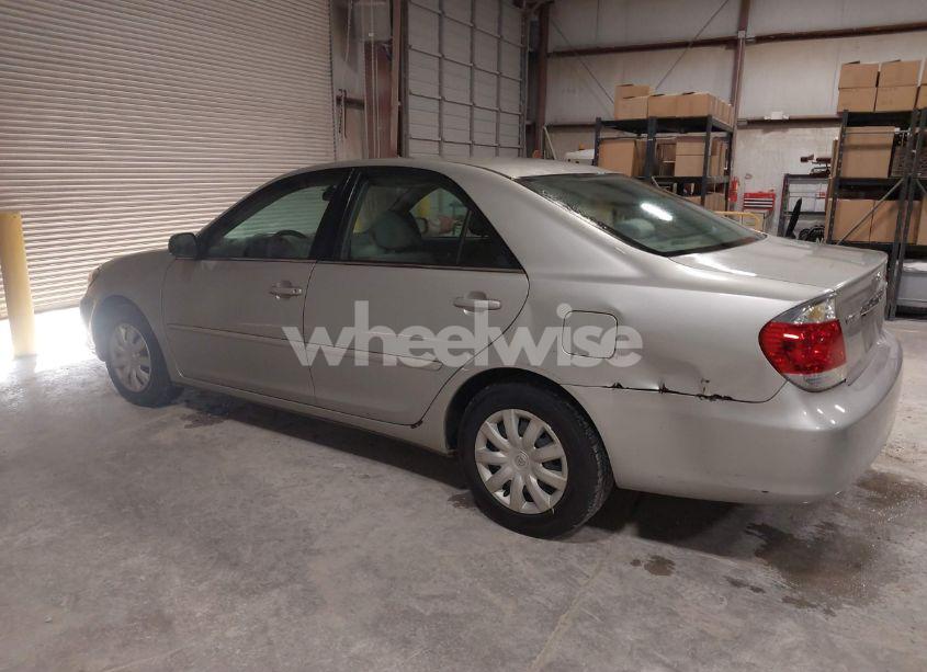 Photo 6 of 2005 Toyota Camry STD (VIN 4T1BE32K55U435327)