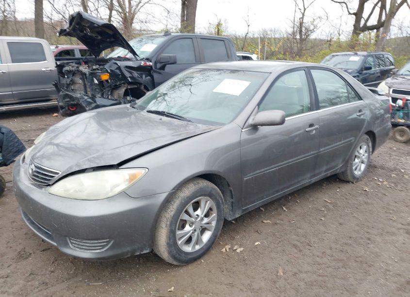Photo 2 of 2005 Toyota Camry LE (VIN 4T1BE32K55U536433)