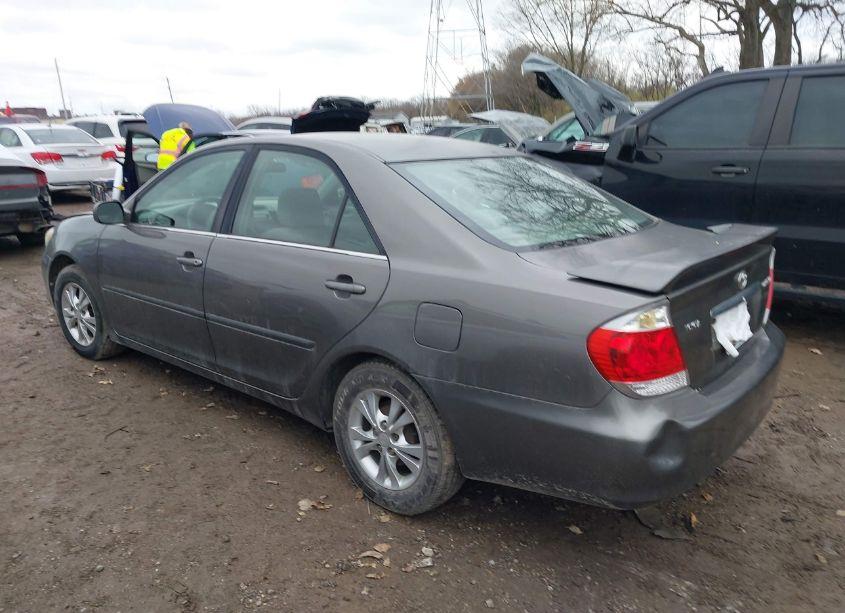 Photo 3 of 2005 Toyota Camry LE (VIN 4T1BE32K55U536433)