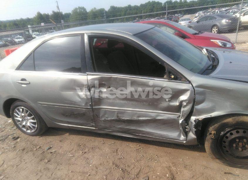 Photo 13 of 2005 Toyota Camry LE (VIN 4T1BE32K55U581422)