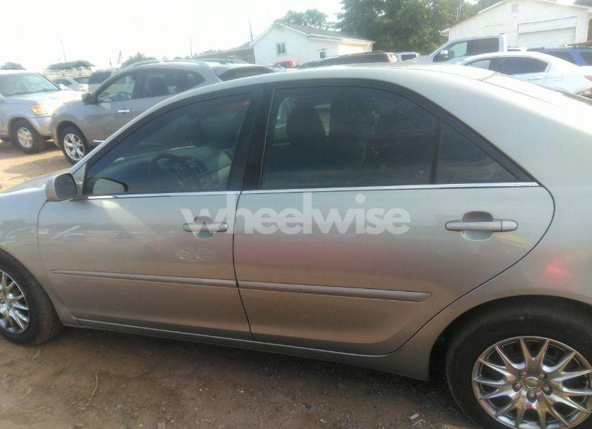 Photo 14 of 2005 Toyota Camry LE (VIN 4T1BE32K55U581422)