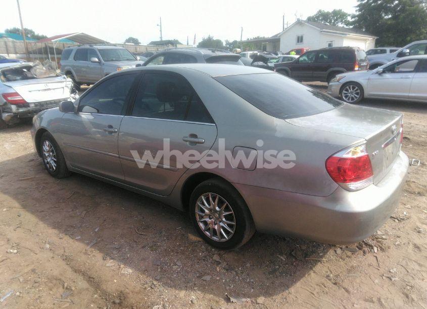 Photo 3 of 2005 Toyota Camry LE (VIN 4T1BE32K55U581422)