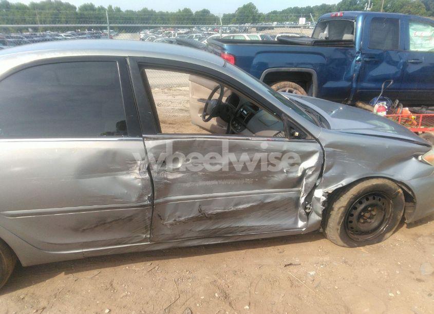 Photo 6 of 2005 Toyota Camry LE (VIN 4T1BE32K55U581422)