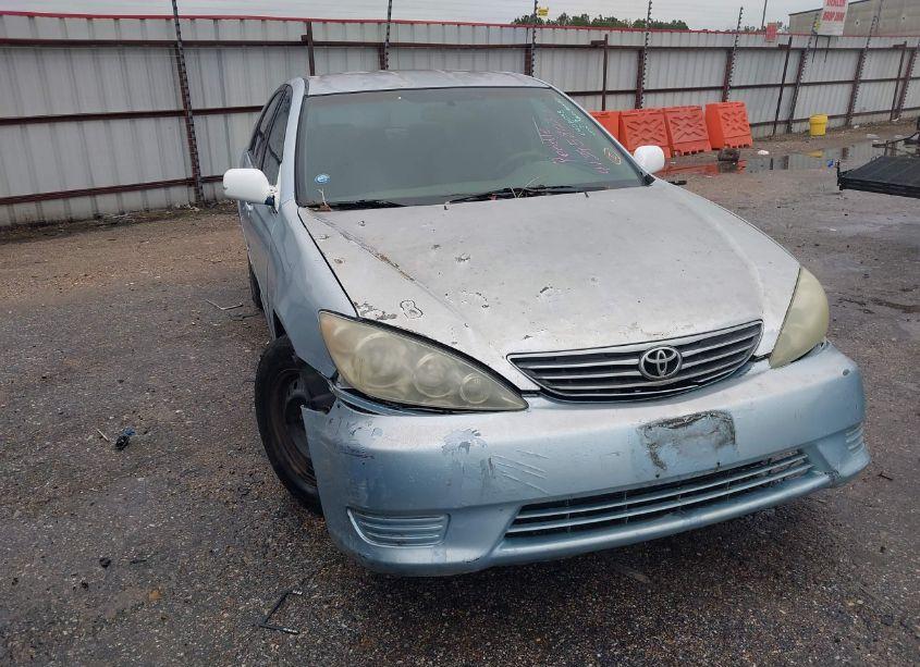 2005 Toyota Camry LE (VIN 4T1BE32K55U614709) main photo