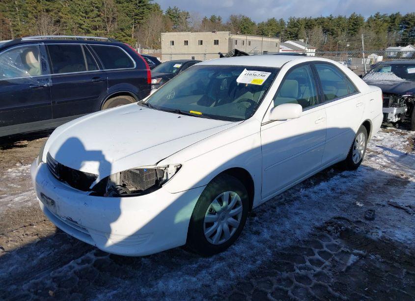 Photo 2 of 2005 Toyota Camry LE (VIN 4T1BE32K55U624852)