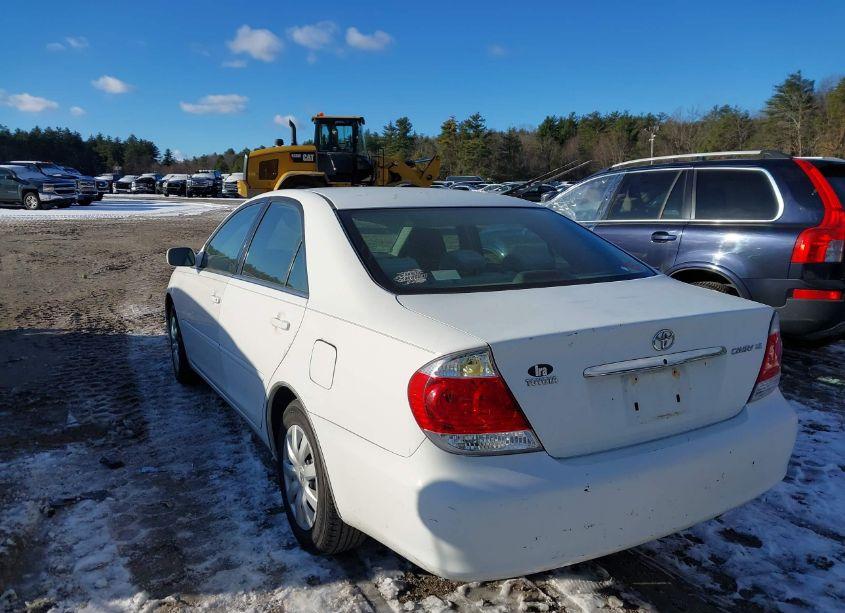 Photo 3 of 2005 Toyota Camry LE (VIN 4T1BE32K55U624852)