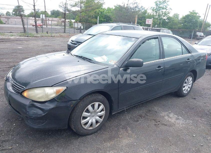 Photo 2 of 2005 Toyota Camry STD (VIN 4T1BE32K55U632921)