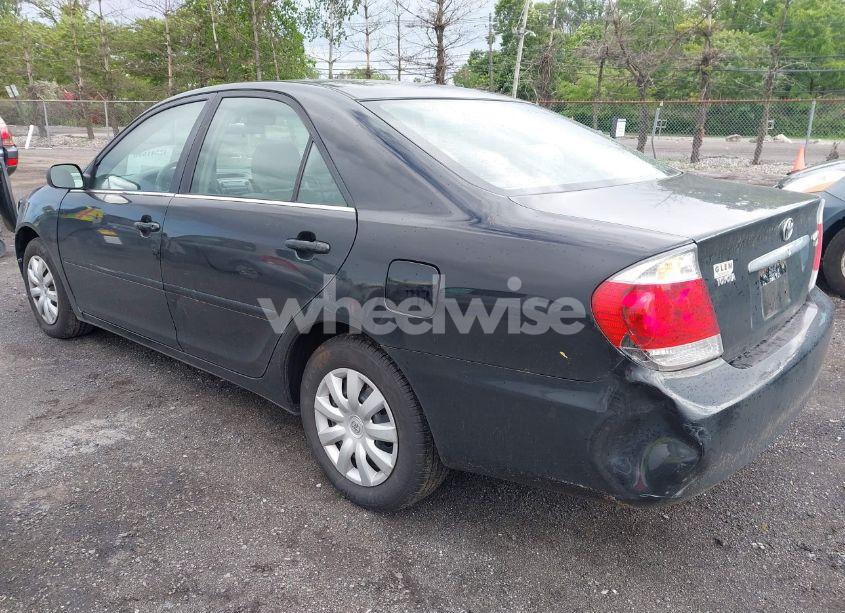 Photo 3 of 2005 Toyota Camry STD (VIN 4T1BE32K55U632921)