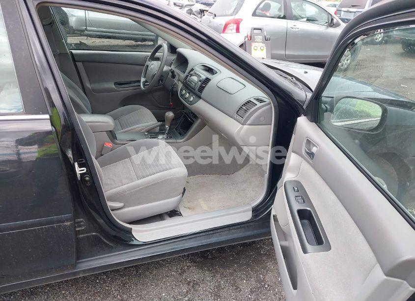 Photo 5 of 2005 Toyota Camry STD (VIN 4T1BE32K55U632921)