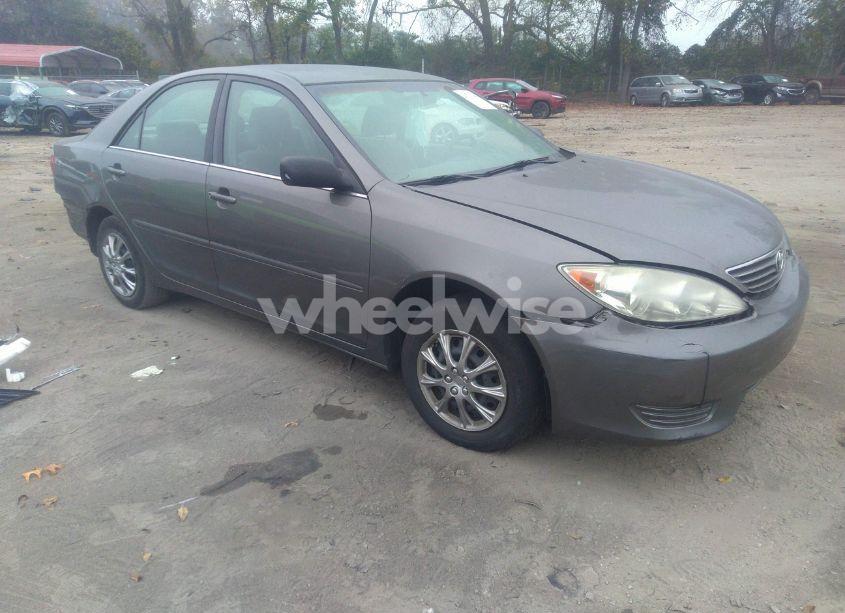 2005 Toyota Camry STD (VIN 4T1BE32K55U945922) main photo