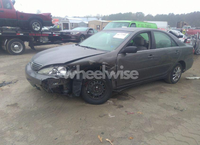 Photo 2 of 2005 Toyota Camry STD (VIN 4T1BE32K55U945922)