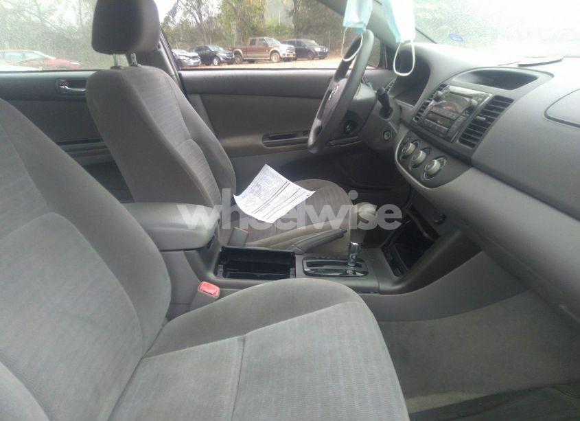 Photo 5 of 2005 Toyota Camry STD (VIN 4T1BE32K55U945922)