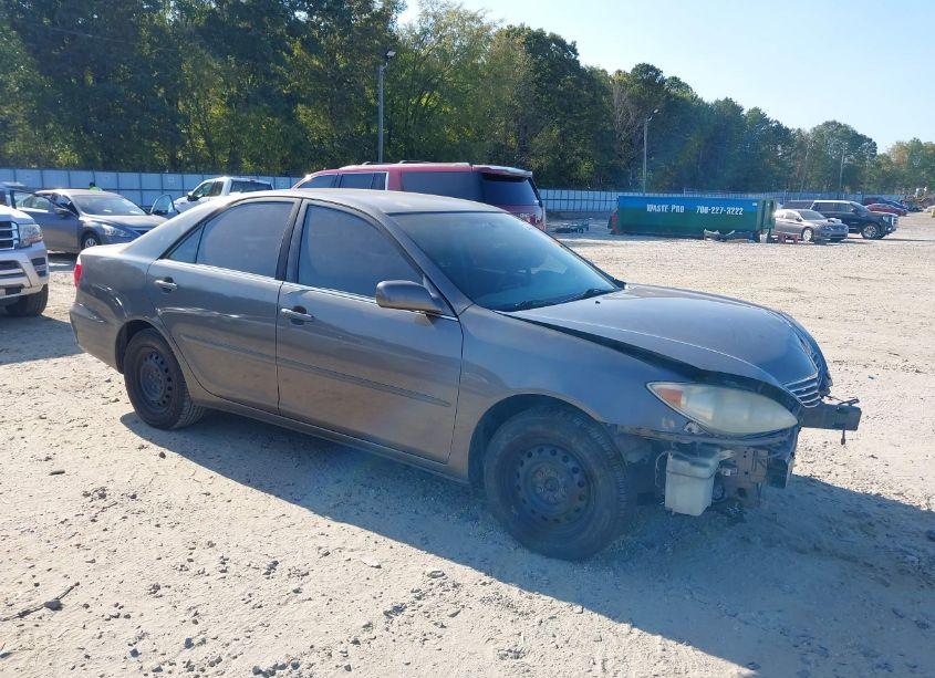 2005 Toyota Camry LE (VIN 4T1BE32K55U948786) main photo