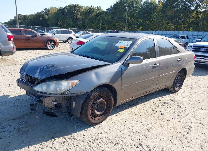 Photo 2 of 2005 Toyota Camry LE (VIN 4T1BE32K55U948786)