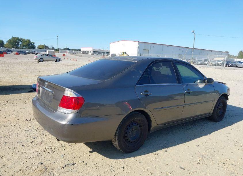 Photo 4 of 2005 Toyota Camry LE (VIN 4T1BE32K55U948786)