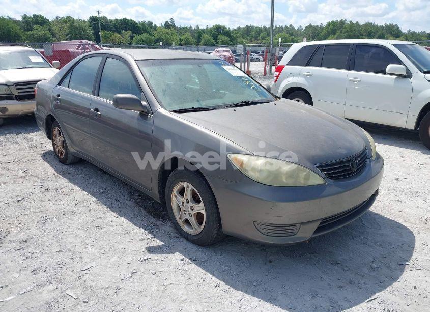 2005 Toyota Camry LE (VIN 4T1BE32K55U955026) main photo