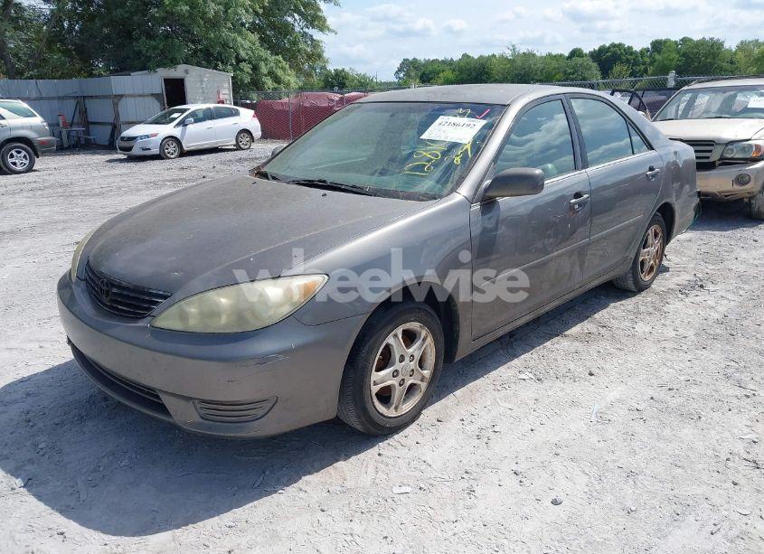 Photo 2 of 2005 Toyota Camry LE (VIN 4T1BE32K55U955026)
