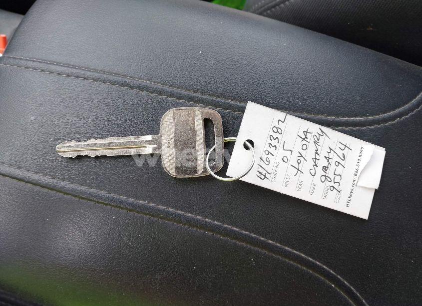 Photo 11 of 2005 Toyota Camry STD (VIN 4T1BE32K55U955964)