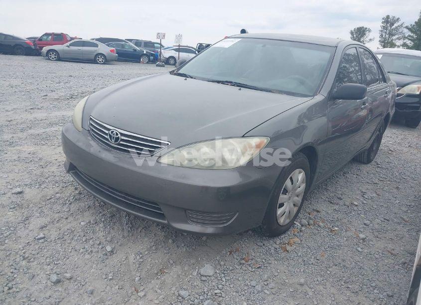 Photo 2 of 2005 Toyota Camry STD (VIN 4T1BE32K55U955964)