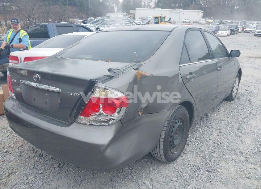 Photo 4 of 2005 Toyota Camry STD (VIN 4T1BE32K55U955964)