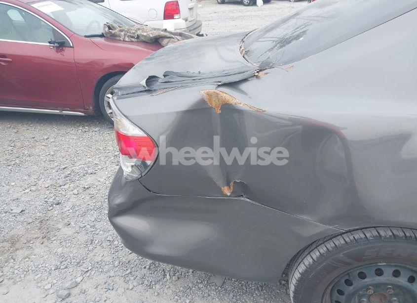 Photo 6 of 2005 Toyota Camry STD (VIN 4T1BE32K55U955964)