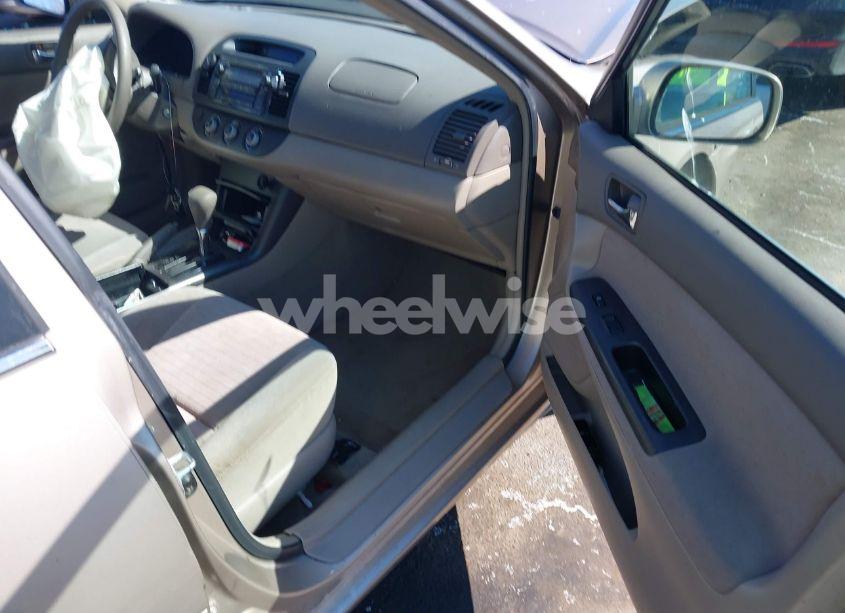Photo 5 of 2005 Toyota Camry LE (VIN 4T1BE32K55U967645)