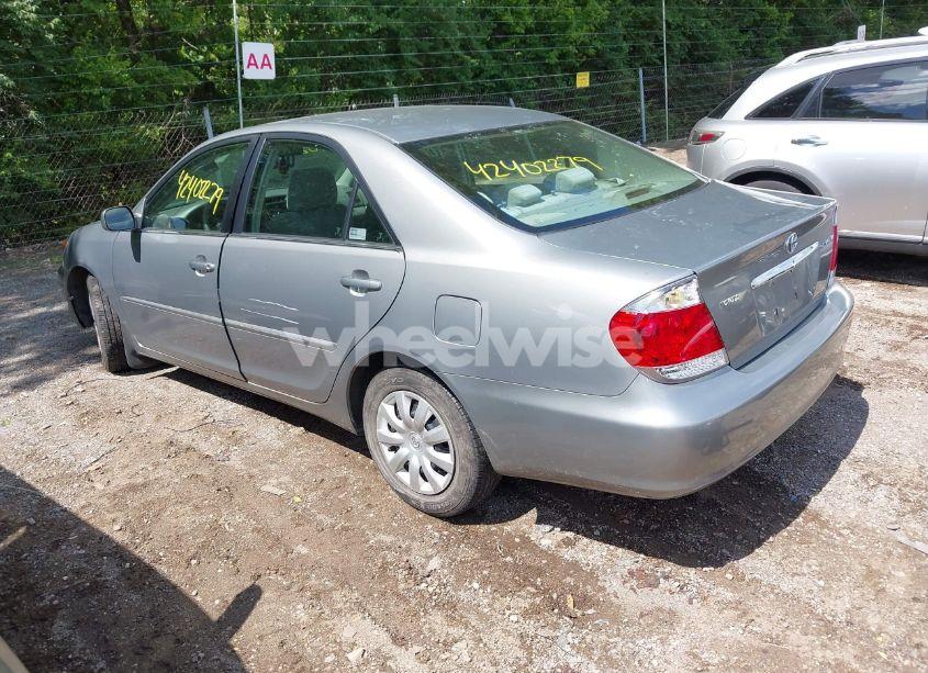 Photo 3 of 2005 Toyota Camry LE (VIN 4T1BE32K55U972084)