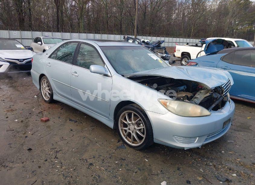 2005 Toyota Camry LE (VIN 4T1BE32K55U981755) main photo