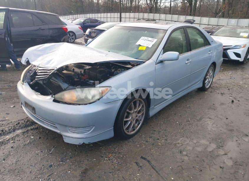 Photo 2 of 2005 Toyota Camry LE (VIN 4T1BE32K55U981755)
