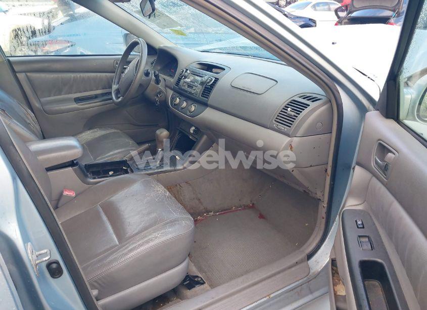 Photo 5 of 2005 Toyota Camry LE (VIN 4T1BE32K55U981755)