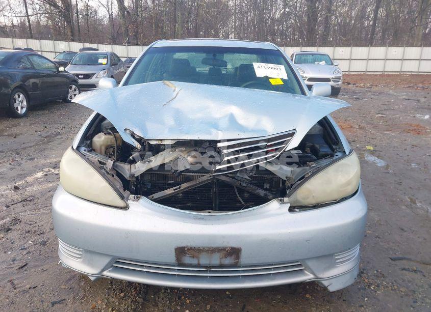 Photo 6 of 2005 Toyota Camry LE (VIN 4T1BE32K55U981755)