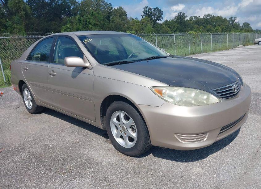 2005 Toyota Camry LE (VIN 4T1BE32K55U983411) main photo