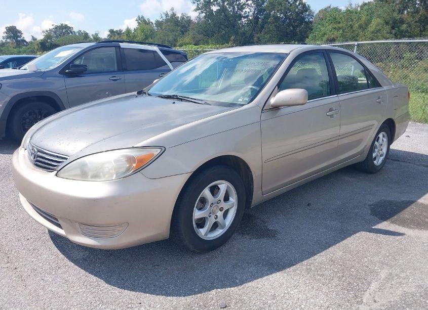Photo 2 of 2005 Toyota Camry LE (VIN 4T1BE32K55U983411)