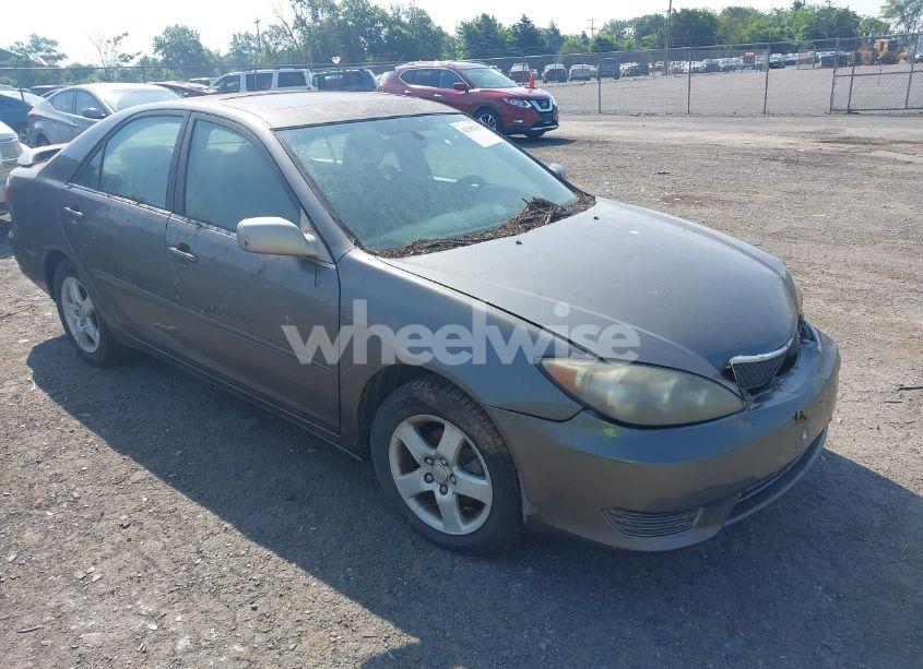 2005 Toyota Camry SE (VIN 4T1BE32K55U983425) main photo