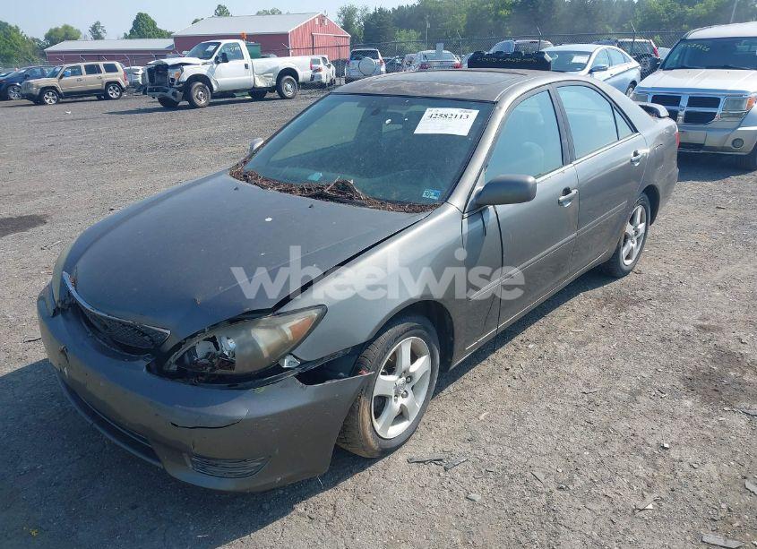Photo 2 of 2005 Toyota Camry SE (VIN 4T1BE32K55U983425)