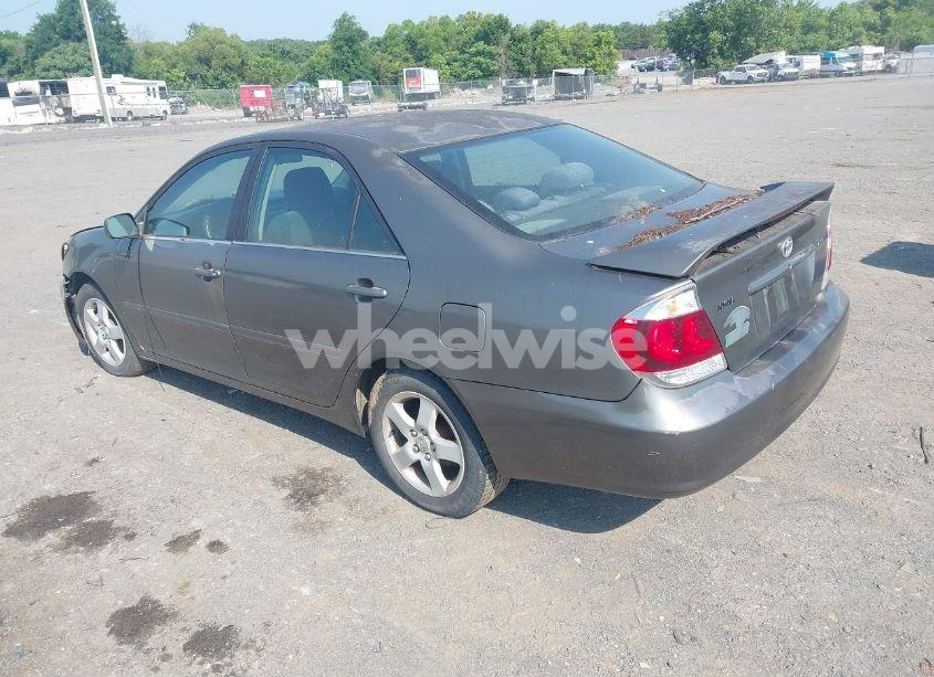 Photo 3 of 2005 Toyota Camry SE (VIN 4T1BE32K55U983425)