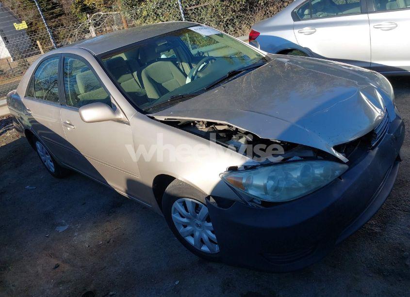 2005 Toyota Camry LE (VIN 4T1BE32K55U984445) main photo