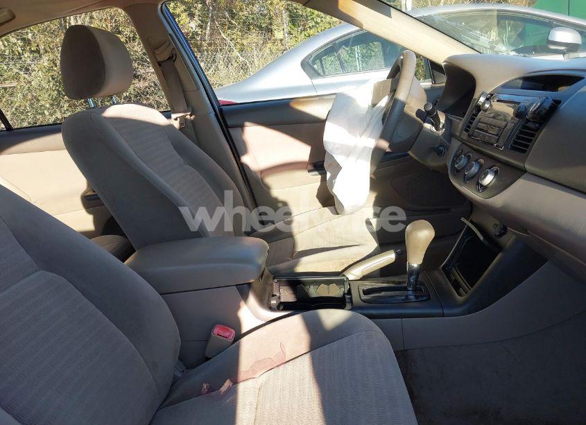 Photo 5 of 2005 Toyota Camry LE (VIN 4T1BE32K55U984445)