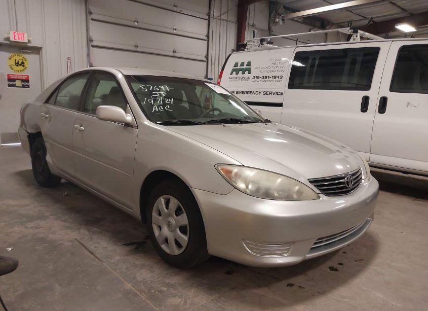2006 Toyota Camry LE (VIN 4T1BE32K56U107164) main photo