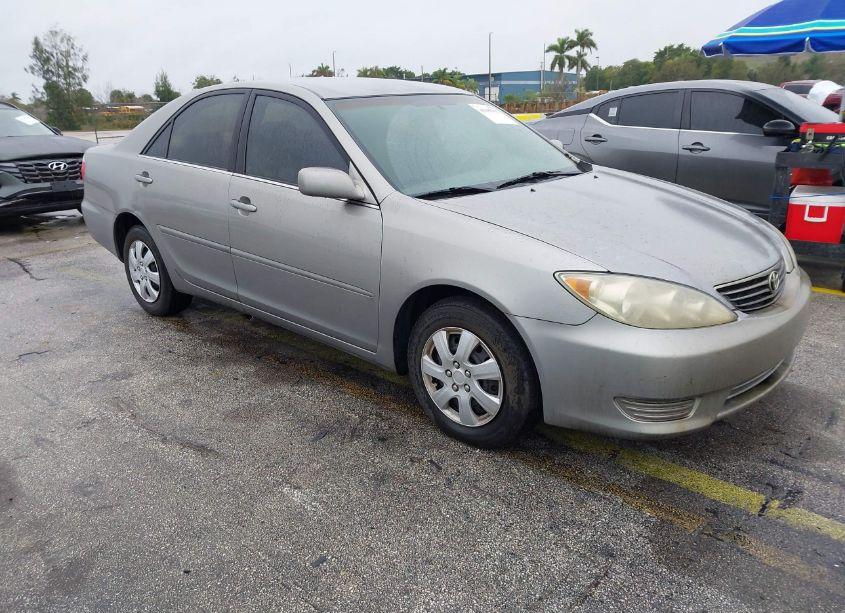 2006 Toyota Camry LE (VIN 4T1BE32K56U646268) main photo