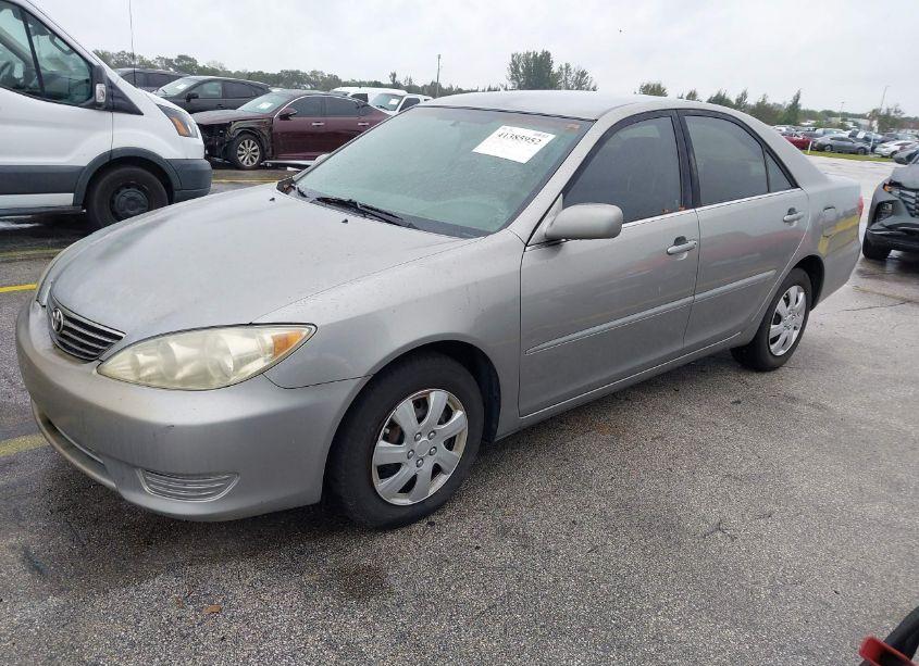 Photo 2 of 2006 Toyota Camry LE (VIN 4T1BE32K56U646268)