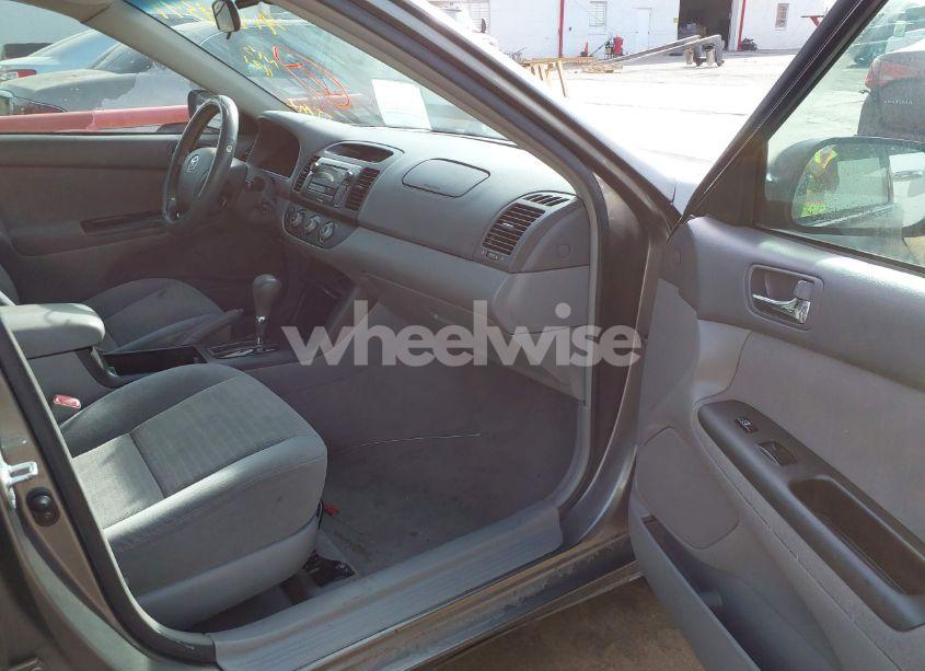 Photo 5 of 2006 Toyota Camry STD (VIN 4T1BE32K56U689735)