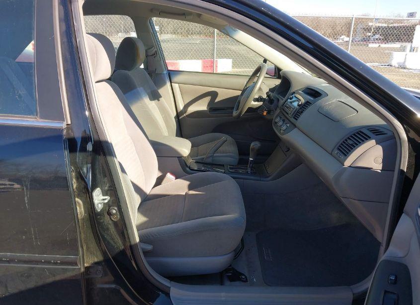 Photo 5 of 2006 Toyota Camry STD (VIN 4T1BE32K56U692540)