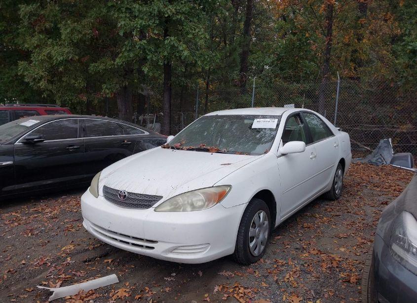Photo 2 of 2002 Toyota Camry LE (VIN 4T1BE32K62U033473)
