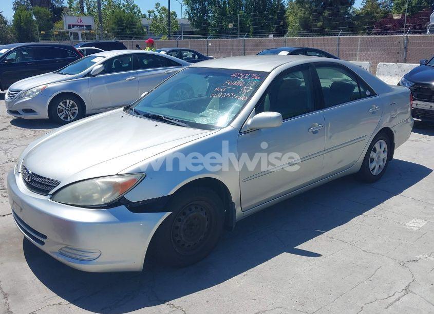 Photo 2 of 2002 Toyota Camry LE (VIN 4T1BE32K62U040388)